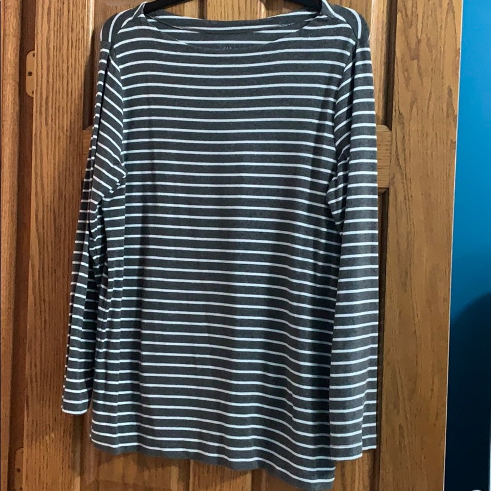 Gap Maternity shirt